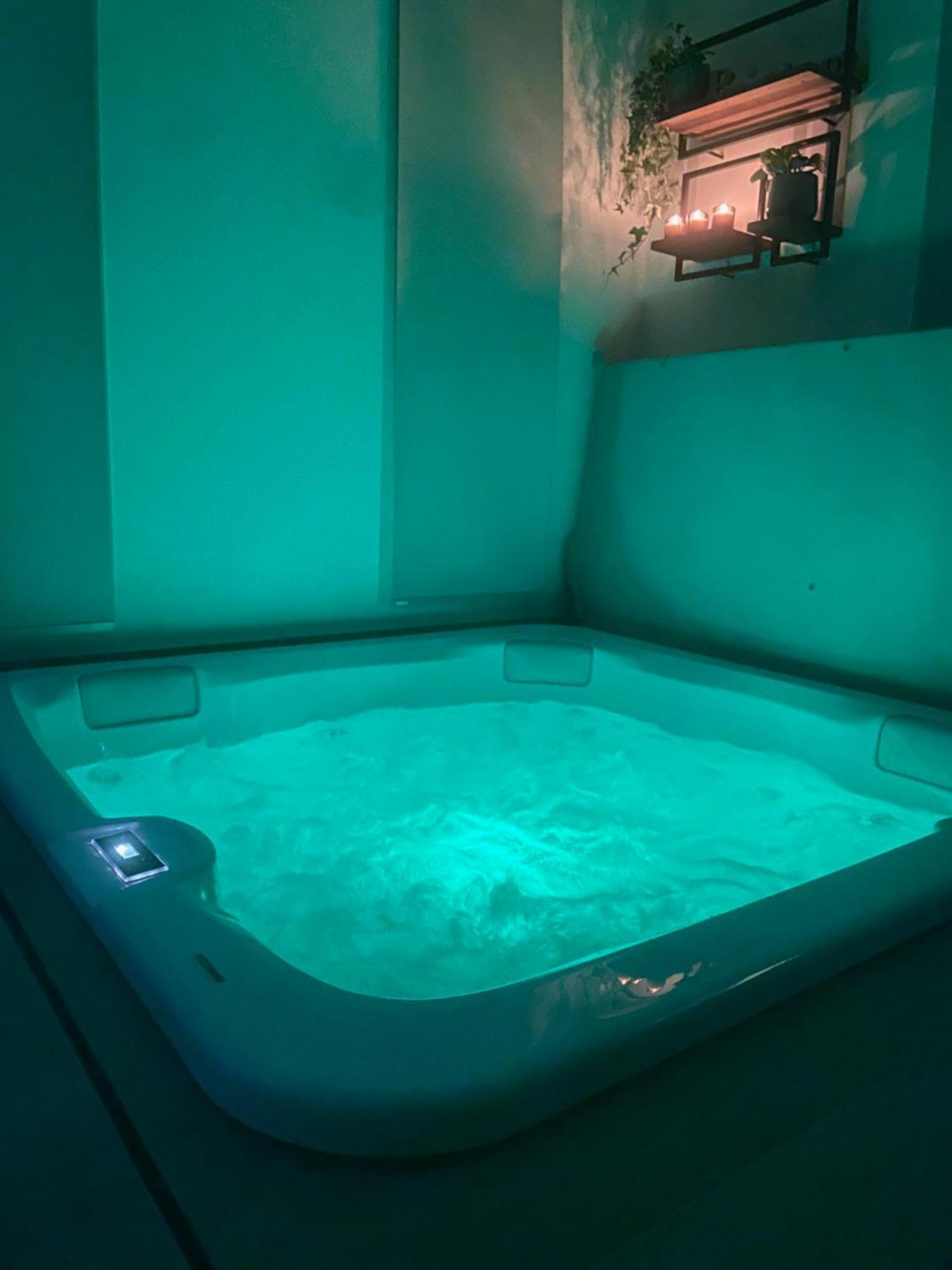 Logement Avec Jacuzzi Joucas Extérieur photo
