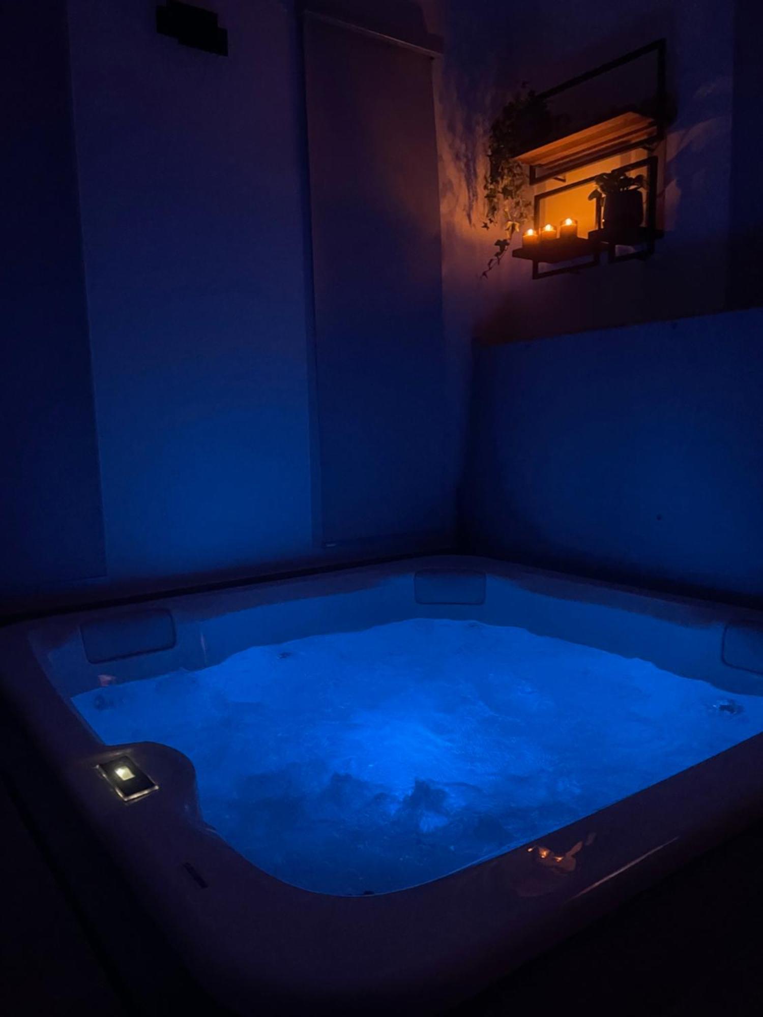 Logement Avec Jacuzzi Joucas Extérieur photo
