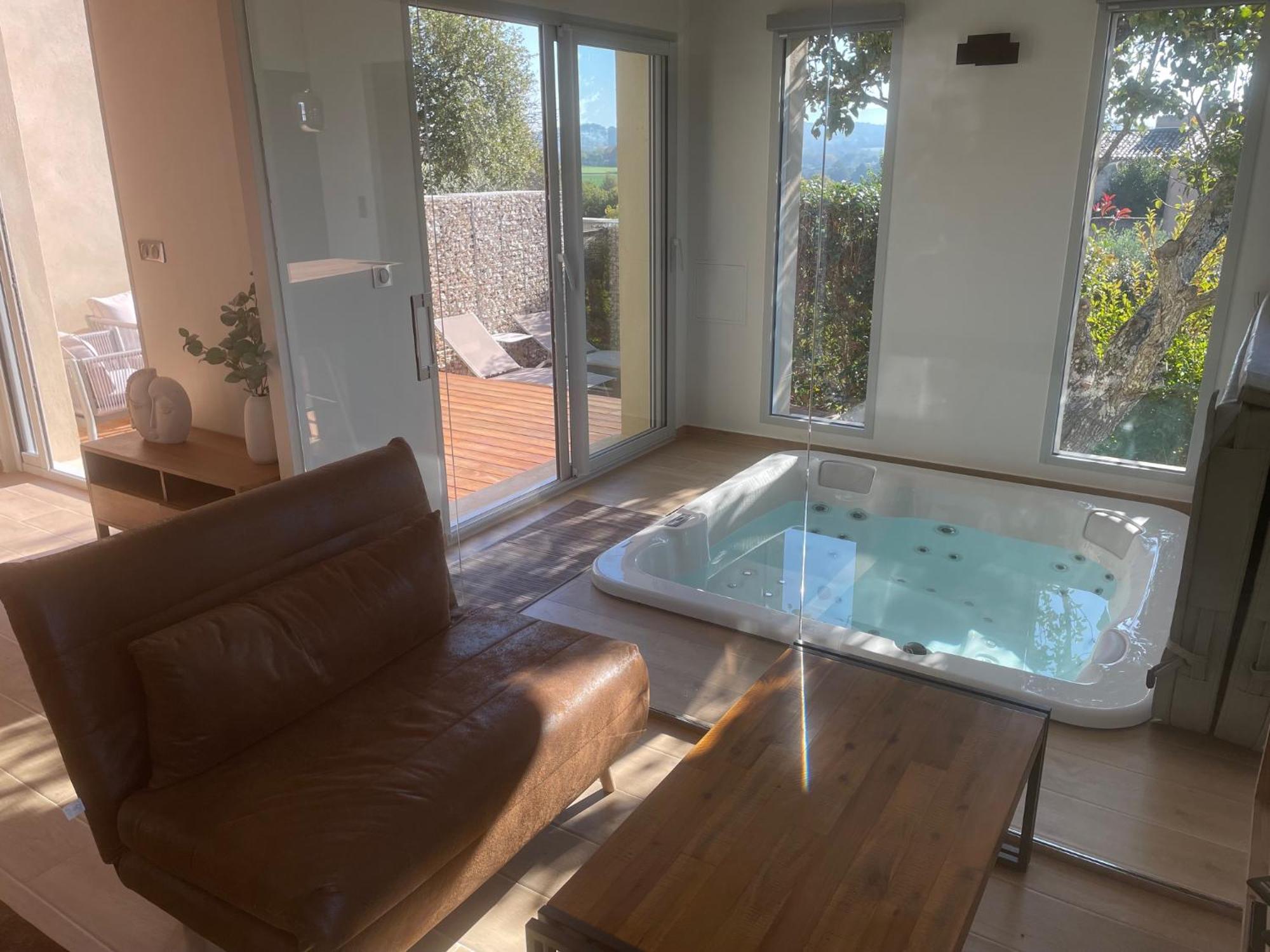 Logement Avec Jacuzzi Joucas Extérieur photo